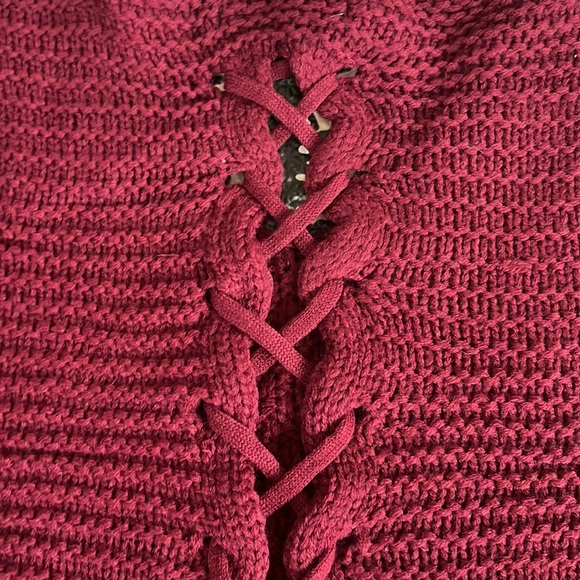 Cable Knit Crop Sweater with Lace Up Back Size Medium - Picture 6 of 11